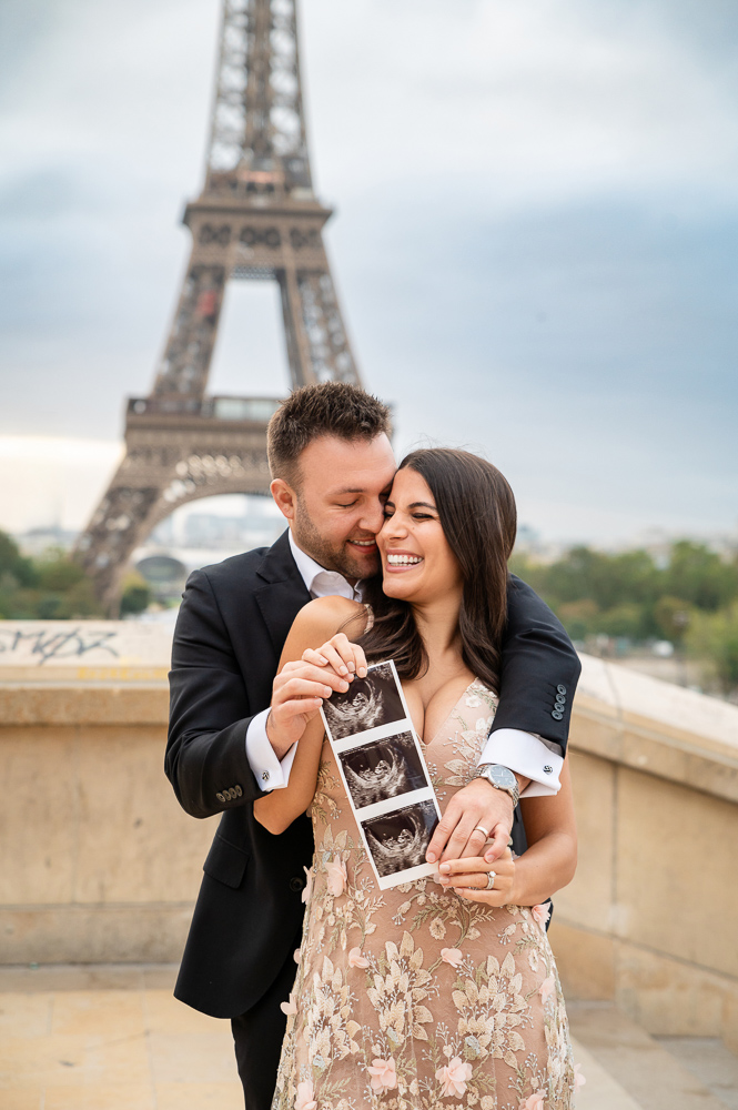 How to dress for baby announcement photos