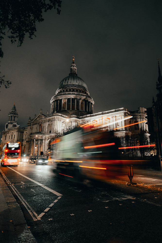 St Pauls cathedral at night