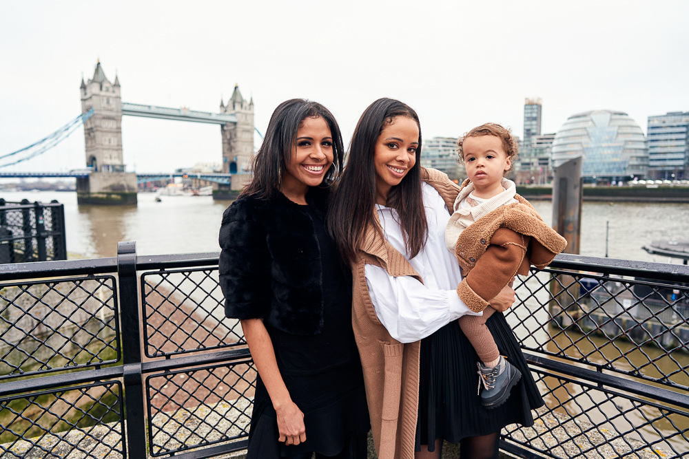 London bridge photo session for families with a professional photographer