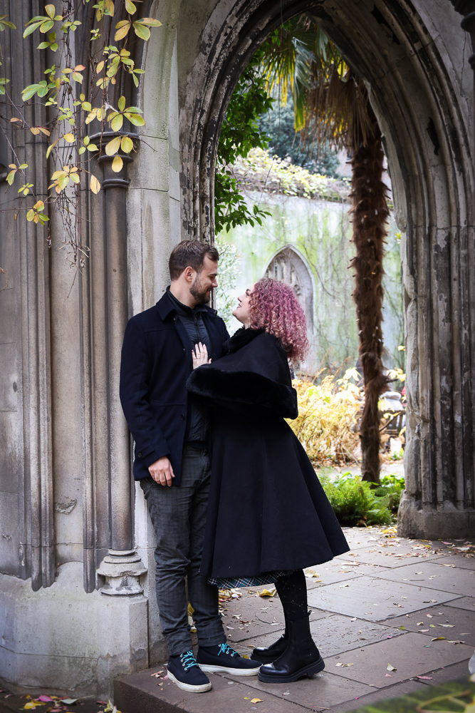 Romantic couples photos in London by Tom