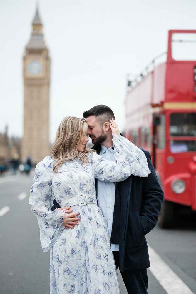 Young couple dressed elegantly posing for romantic photos in the streets of London