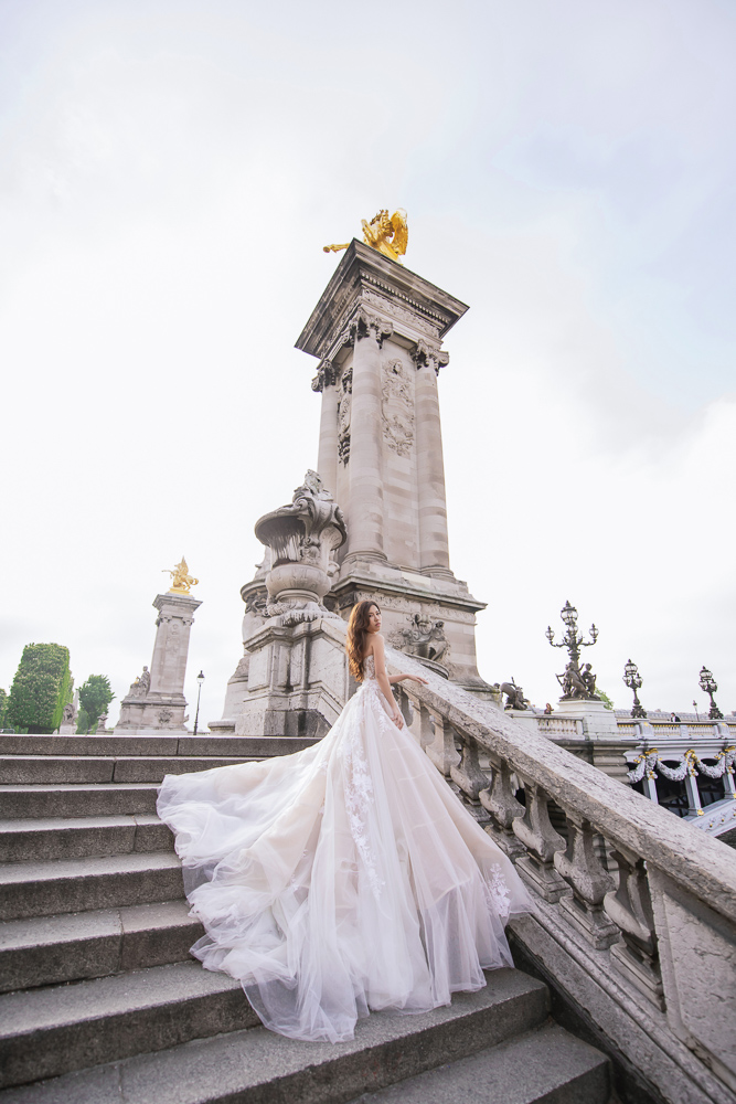 Inspiration for using architecture and the location for your wedding photos