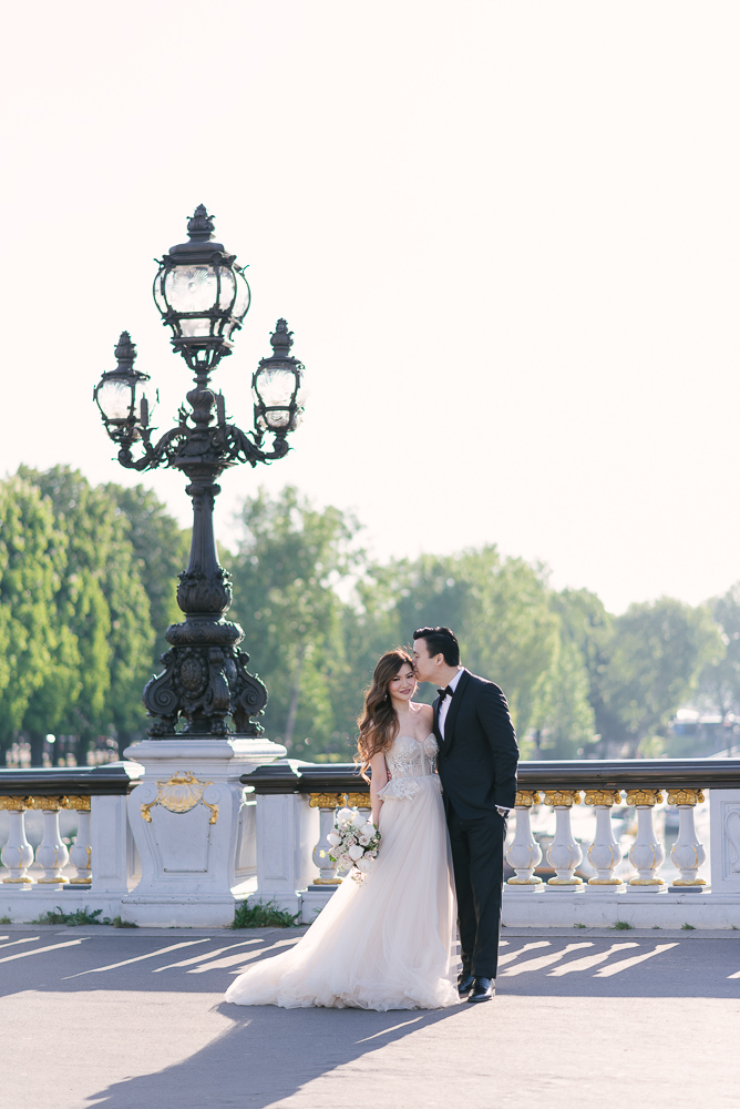 Using backlight for amazing prewedding photos