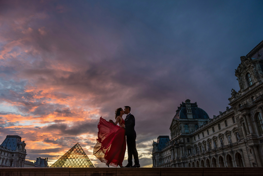 London Dress Rental - Flying red dress - A perfect choice for a photoshoot