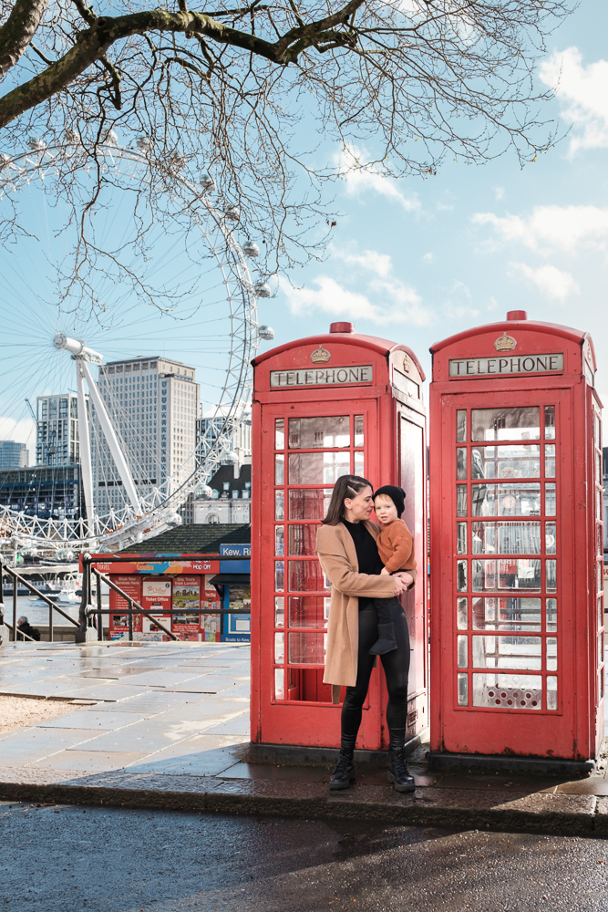 Mother and daughter family photos in London by red telephone boots