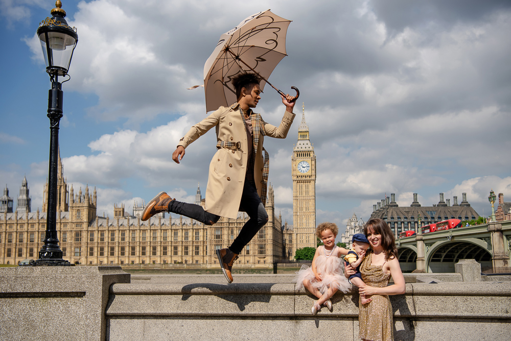 Creative family photography by Westminster Abbey by The Now Time