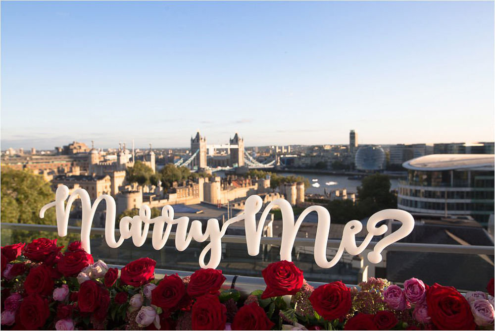 4 seasons hotel proposal decoration with red roses