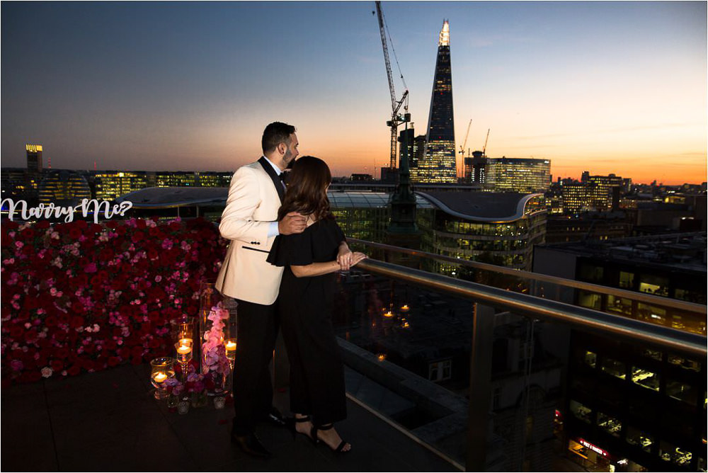 Romantic setup proposal with the skyline view in London