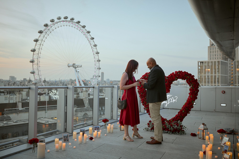 Dreamy proposal with the view of the London Eye