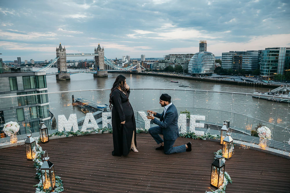 Romantic proposal in London with amazing view