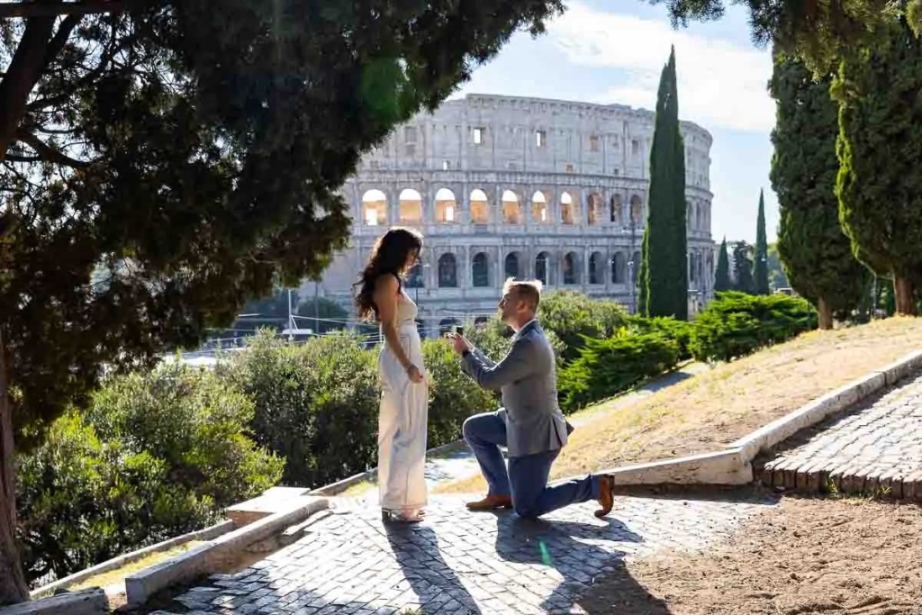 Where to propose in Rome - a proposal in front of the Colosseum