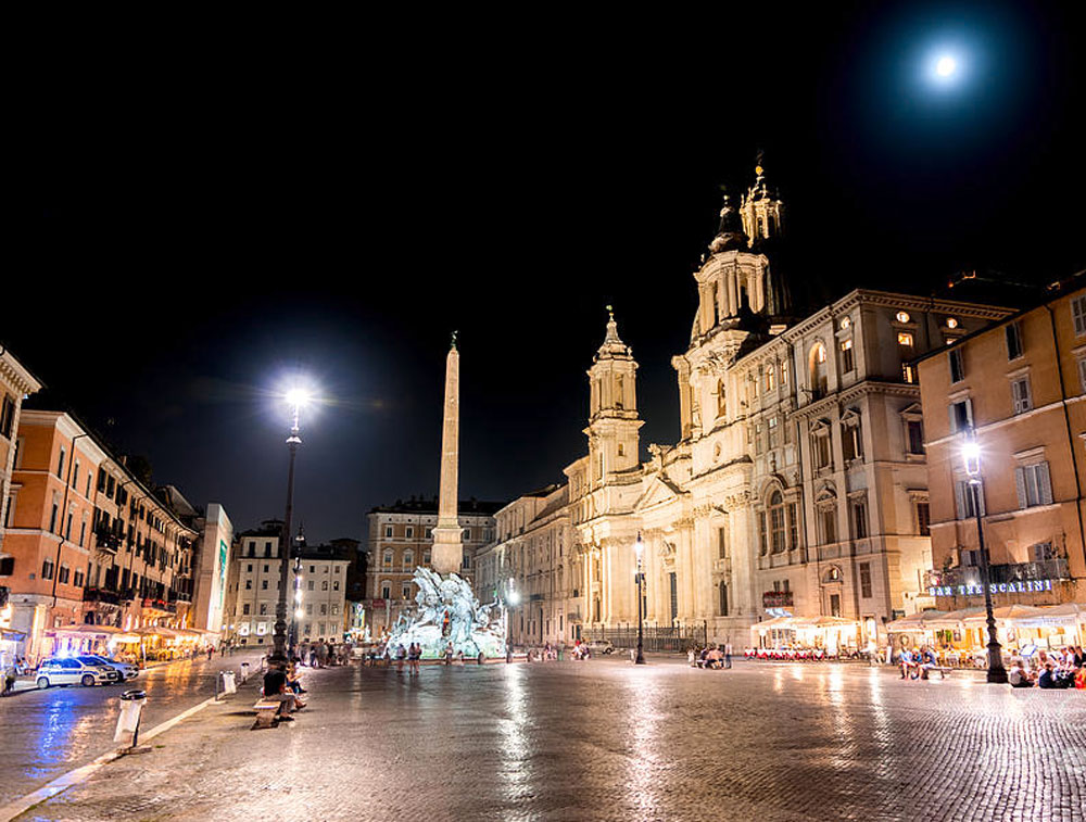 Where to Propose in Rome - during Full Moon at Piazza Navona