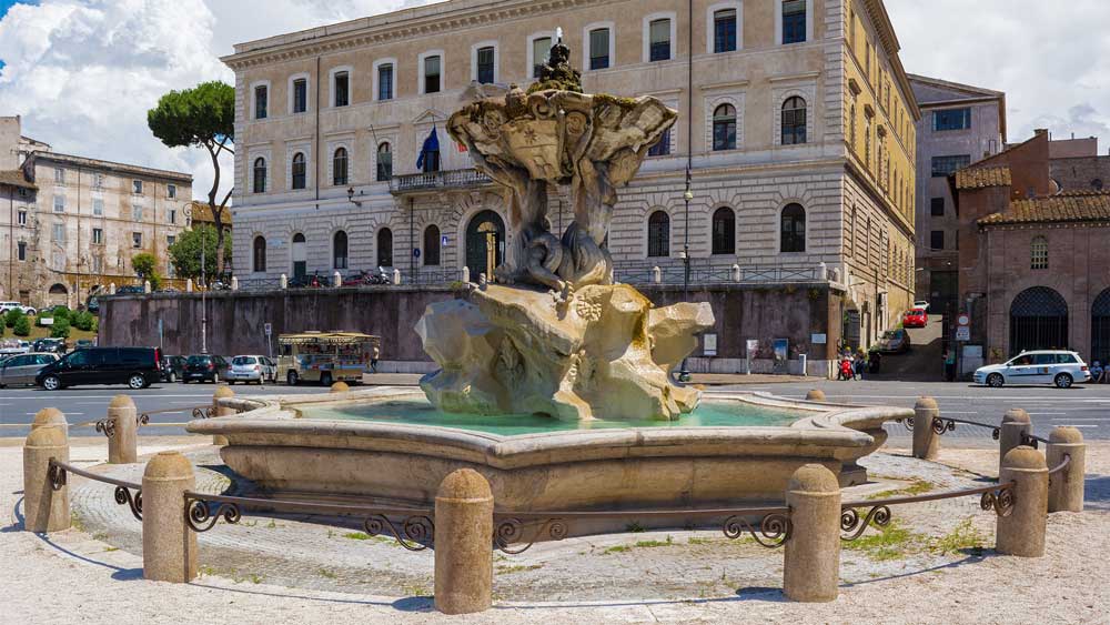 Where to Propose in Rome - Piazza Barberini on Via Veneto