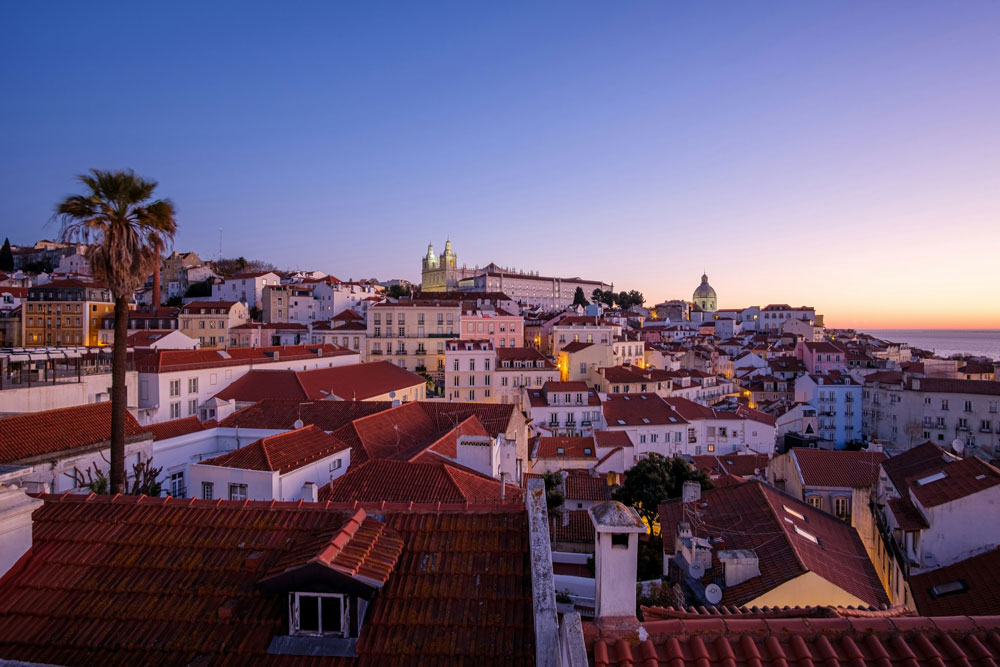 Where to propose in Lisbon - Alfama Streets