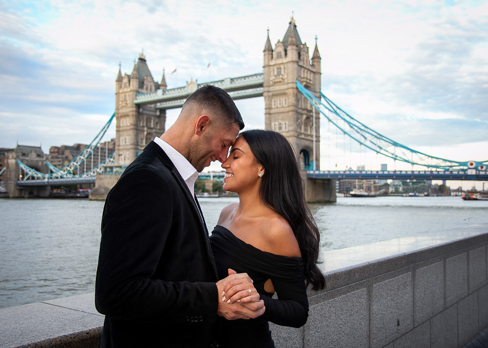 Couple photoshoots in London at tower bridge by The Now Time