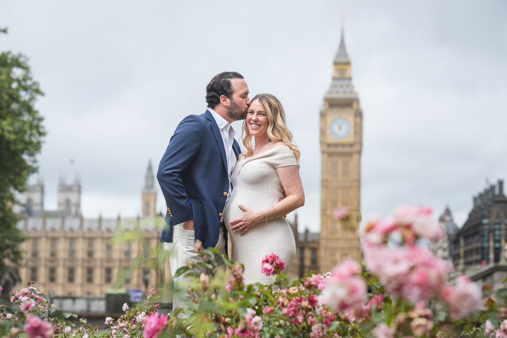 Couples photoshoots in London at Big Ben - Maternity picture by The Now Time