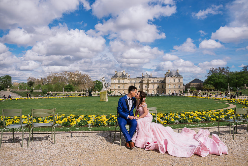 Pre wedding photo in the direct sunlight